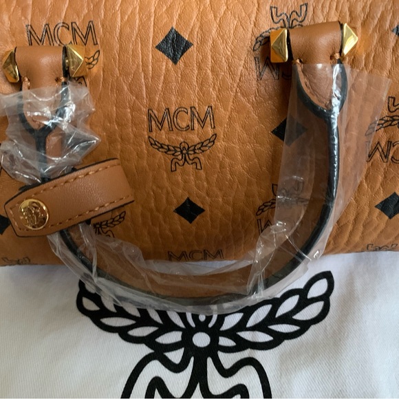NWT MCM VISETOS MINI BOSTON BAG & CHARM NWT - Picture 6 of 16